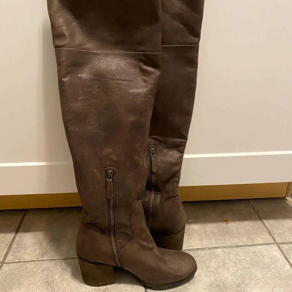 Hinge Over the Knee Boot, Size 7, Brown